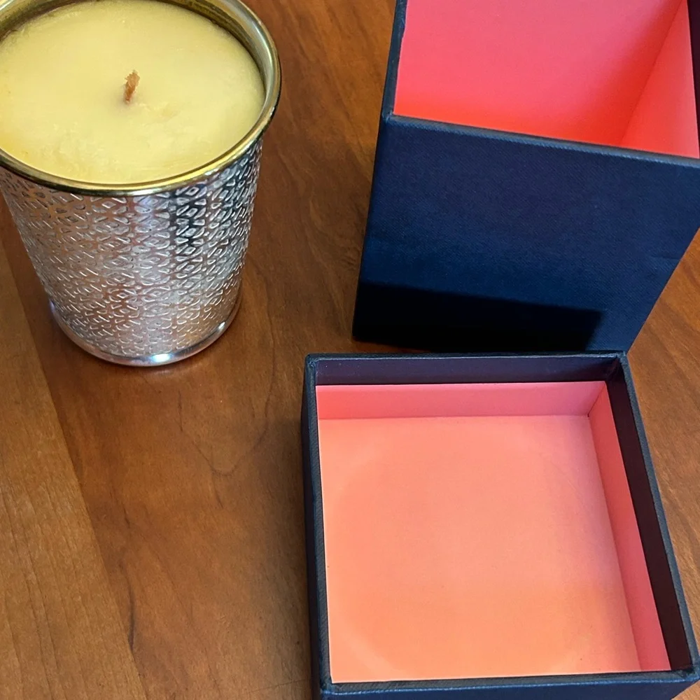 Oscar de la Renta Gold and Silver Textured Candle